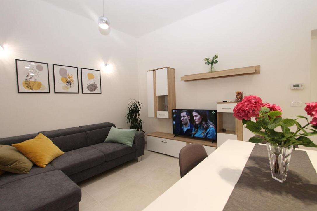 L Apartment Rasa Exterior photo