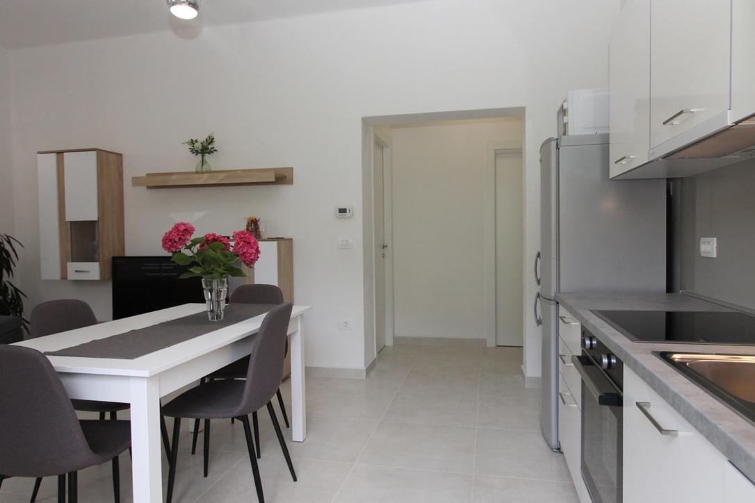 L Apartment Rasa Exterior photo