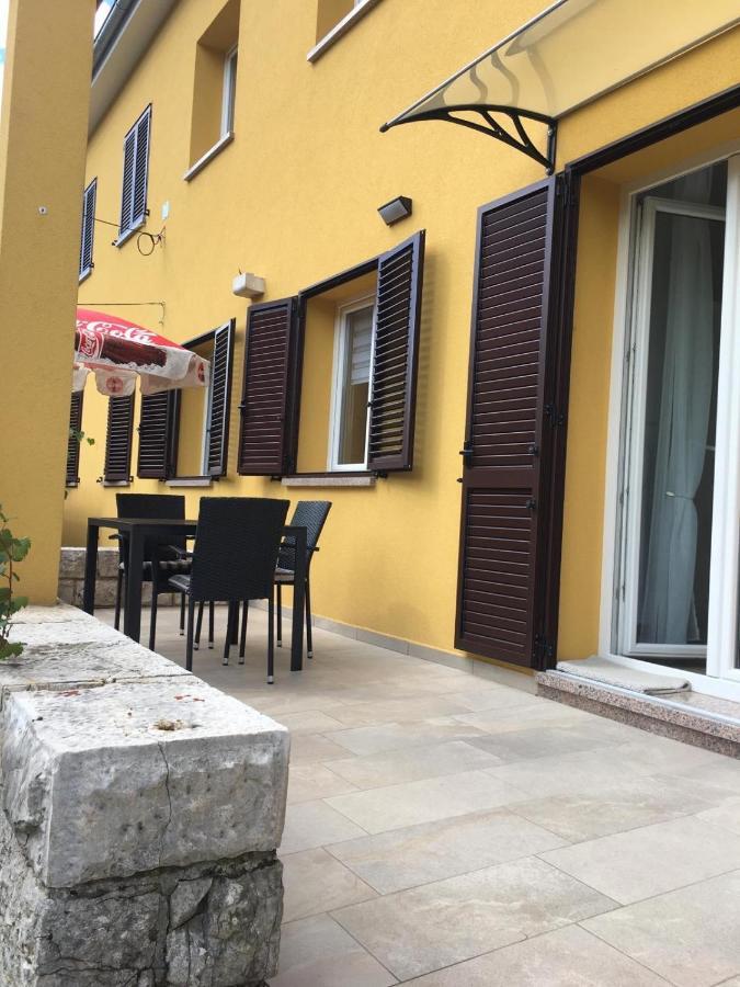 L Apartment Rasa Exterior photo